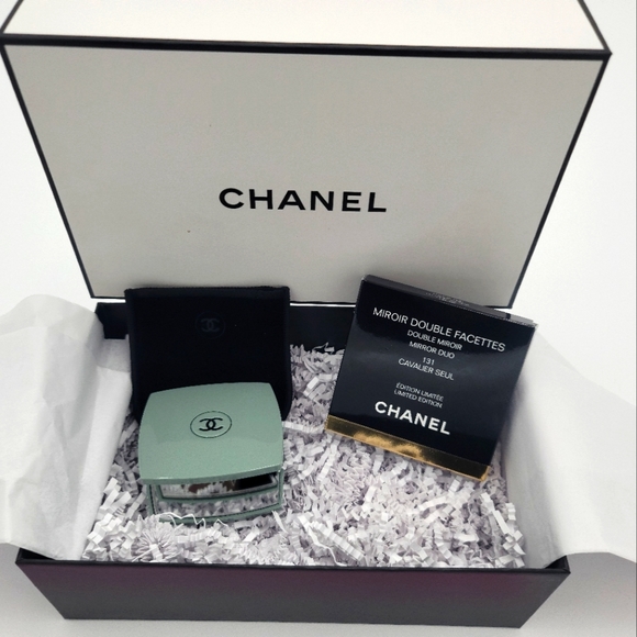 Chanel limited edition Collector Gift mirror- cavalier seul - Picture 1 of 2